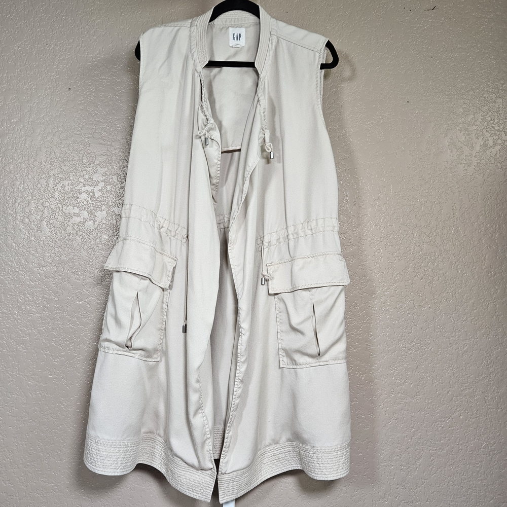 GAP Women's Off-White Sleeveless Vest